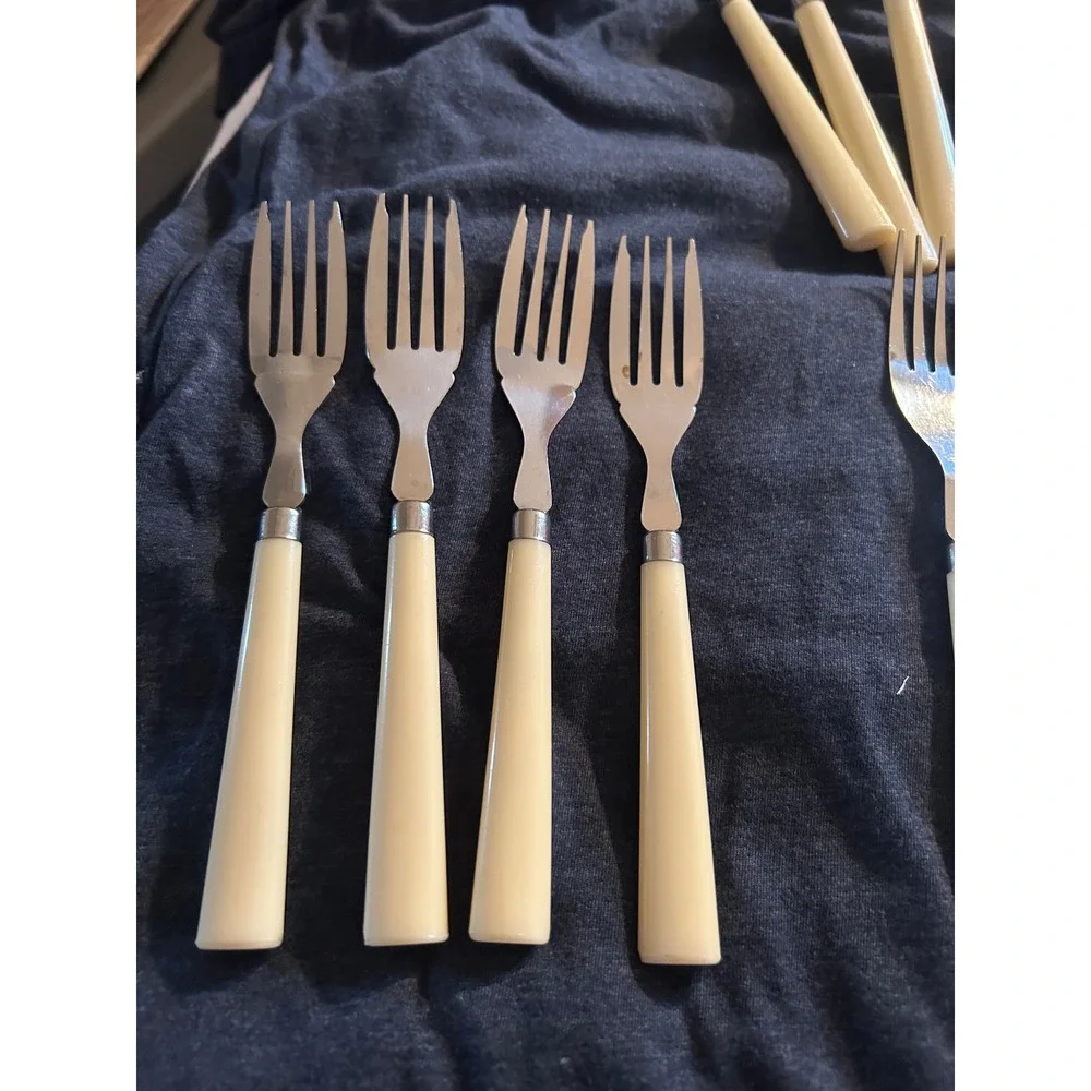 Vintage 17pc Stainless Flatware Set Cream Tapered Handles Forks Spoons Taiwan